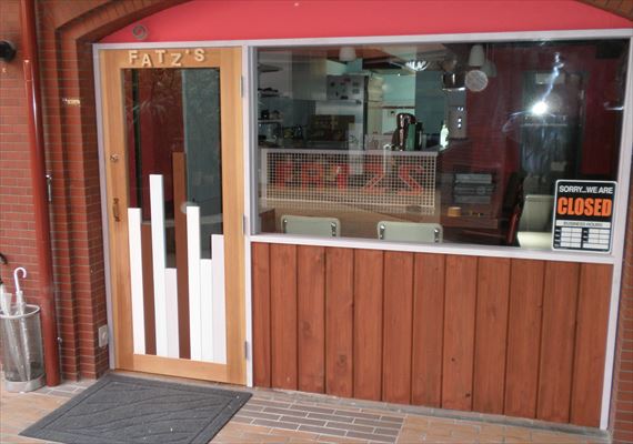 高円寺バーガーショップ外装